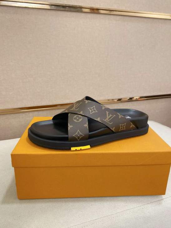 Picture of Louis Vuitton Slippers _SKULVsz38-45hnh0601942